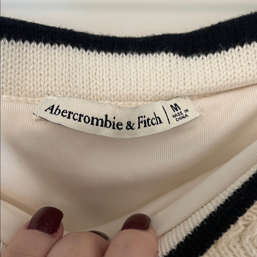 EUC! Abercrombie & Fitch Cream and Navy Midi Sweater Skirt, Size Medium - Picture 4 of 6